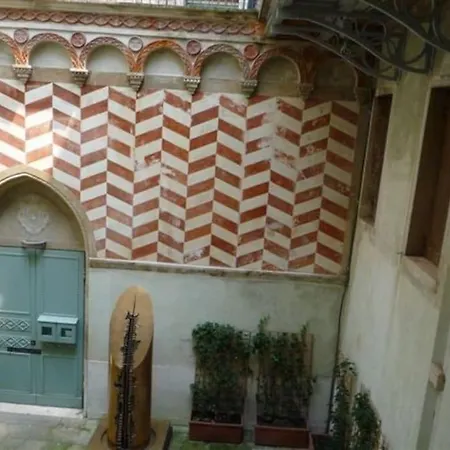 San Marco Charming With Canal View Apartment Venice