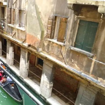 San Marco Charming With Canal View * Venedik