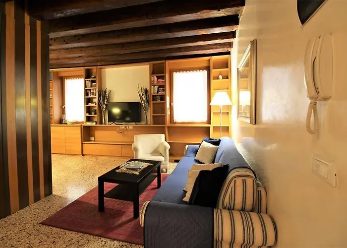 San Marco Charming With Canal View Апартаменты *