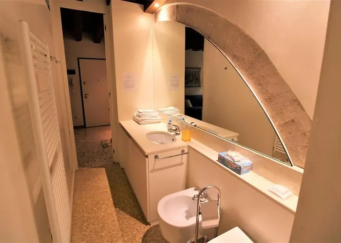 San Marco Charming With Canal View Венеция