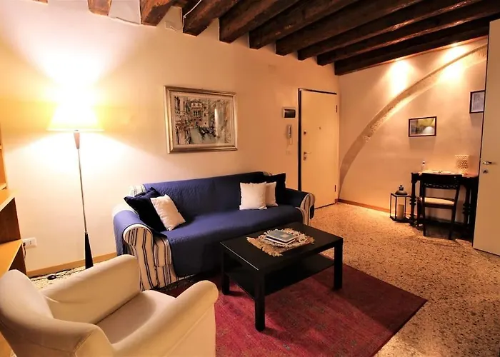 San Marco Charming With Canal View Апартаменты
