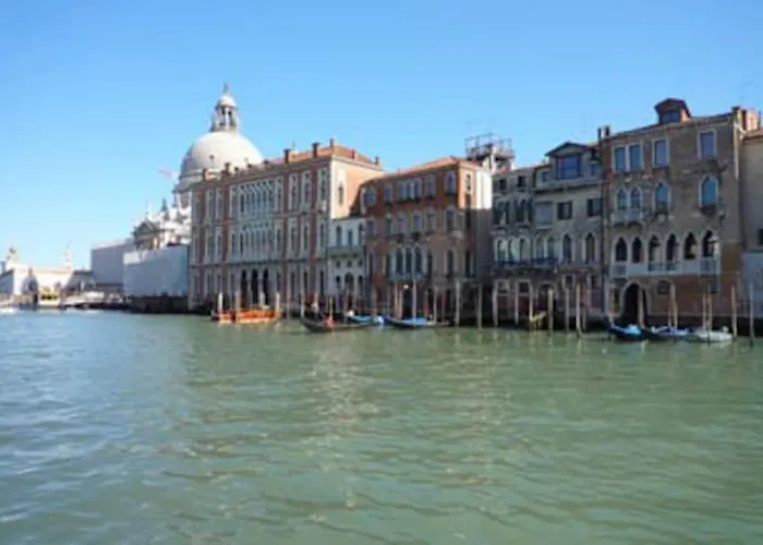 San Marco Charming With Canal View Апартаменты